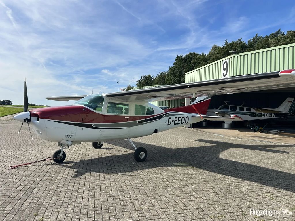 Cessna 210M Centurion, fotografía 2 de 11