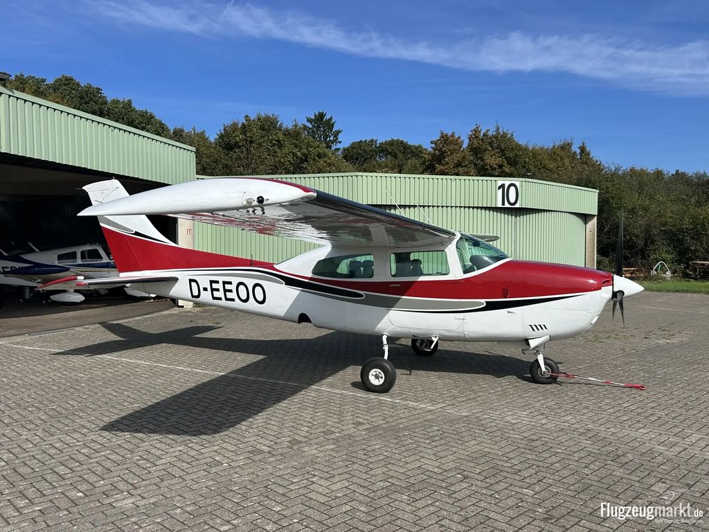Cessna 210M Centurion, fotografía 4 de 11