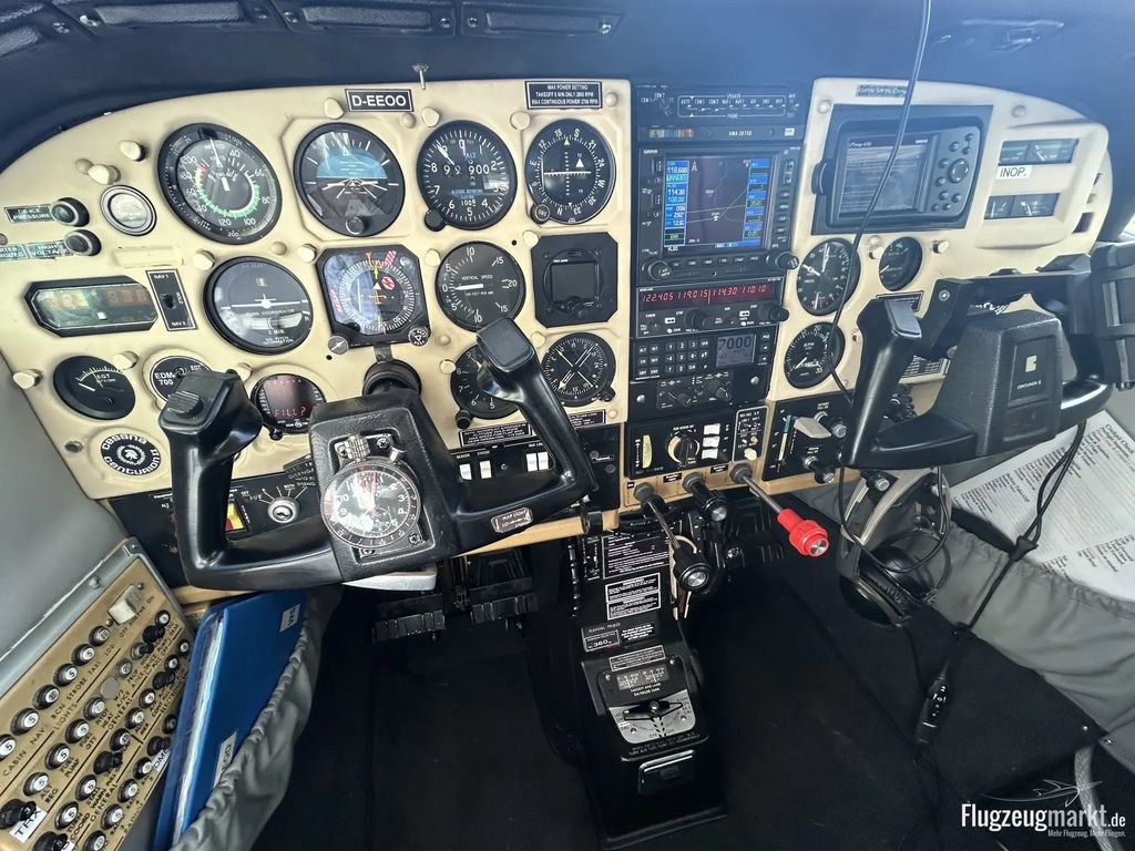 Cessna 210M Centurion, fotografía 7 de 11