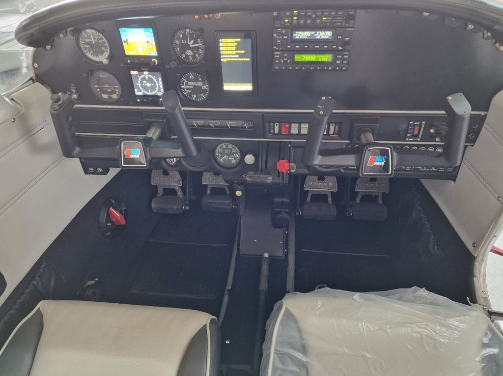 Piper PA-28, fotografía 2 de 3