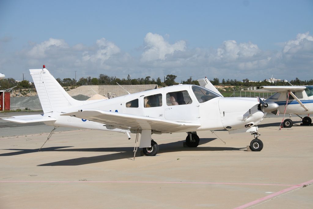 Piper PA-28 Arrow III, fotografía 1 de 8