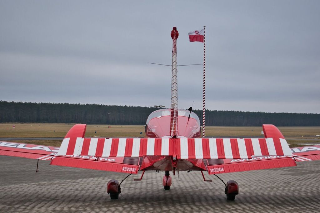 Zlin Z 242, fotografía 4 de 20