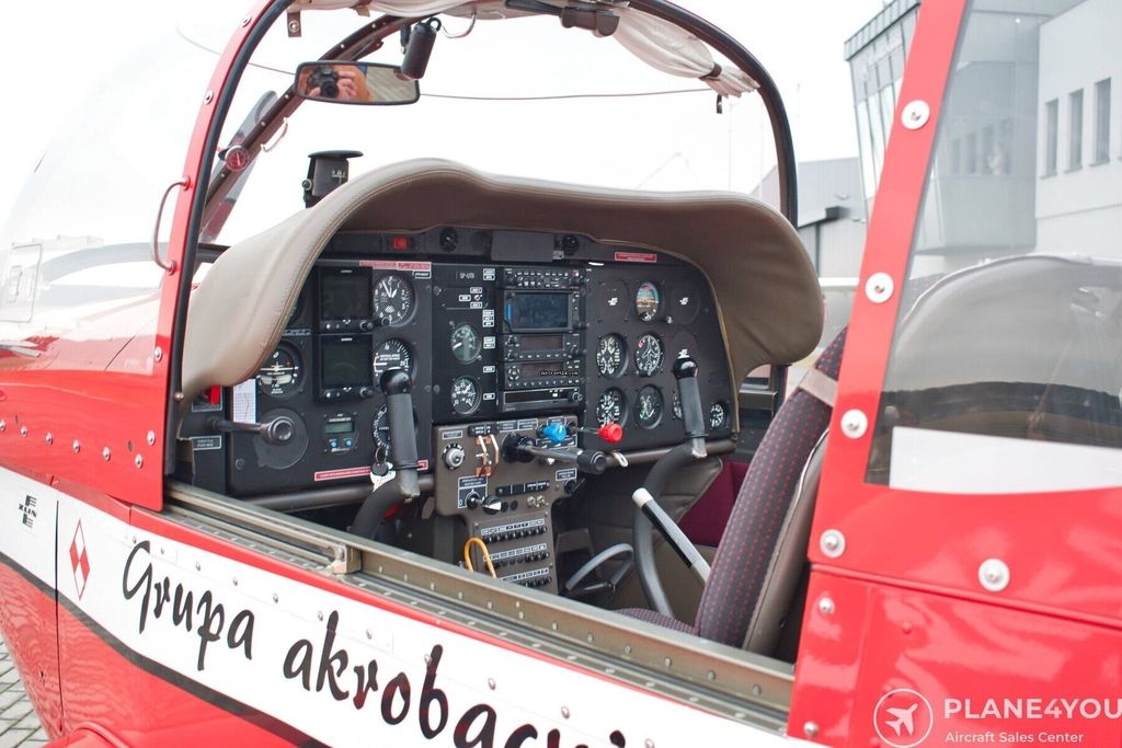 Zlin Z 242, fotografía 14 de 20