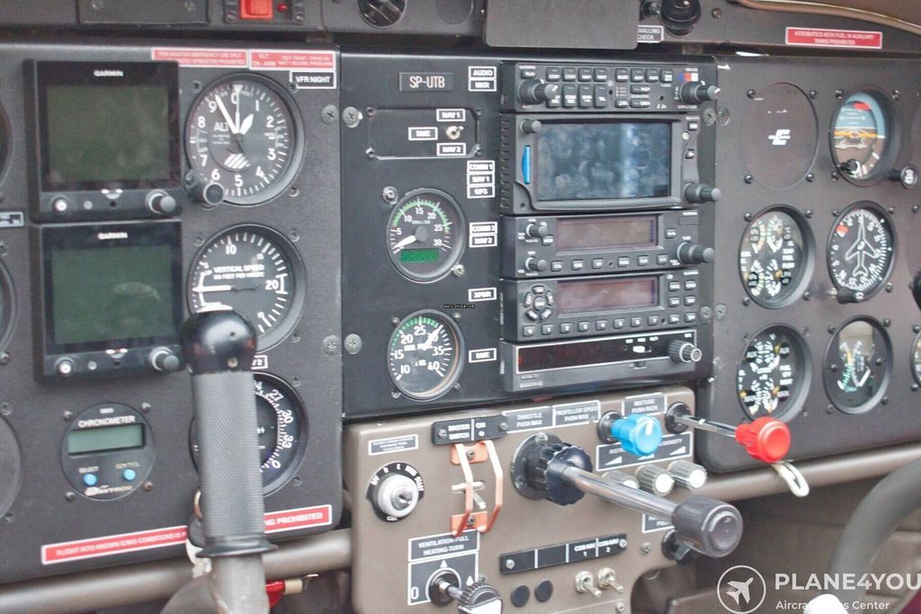 Zlin Z 242, fotografía 15 de 20
