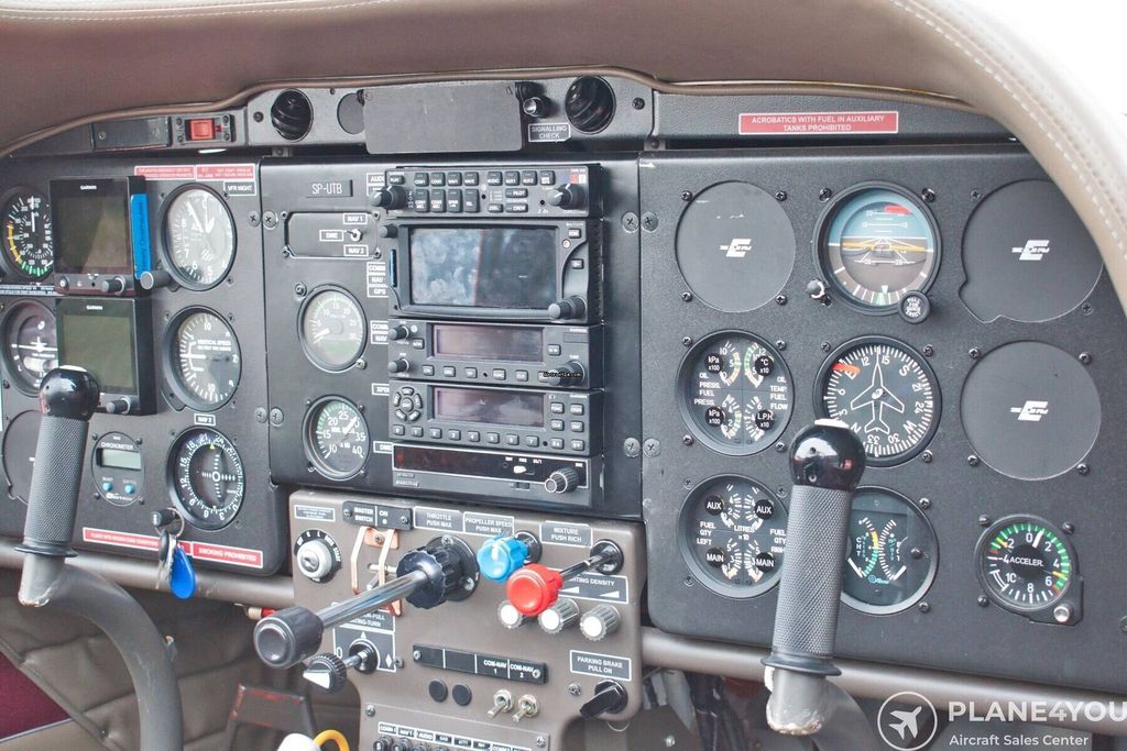 Zlin Z 242, fotografía 17 de 20