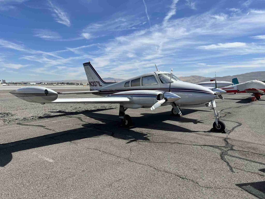 Cessna 310, fotografía 1 de 8