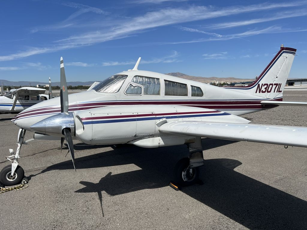 Cessna 310, fotografía 3 de 8