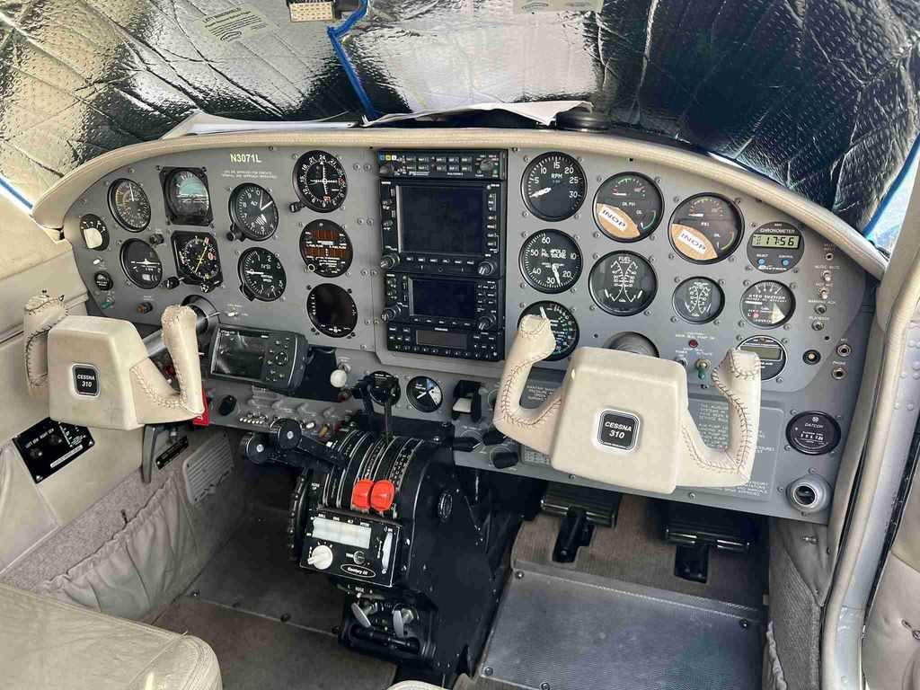 Cessna 310, fotografía 4 de 8