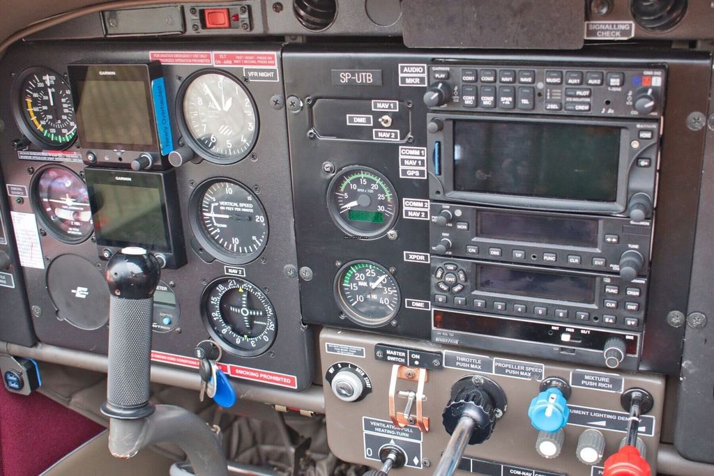 Zlin Z 242, fotografía 18 de 20