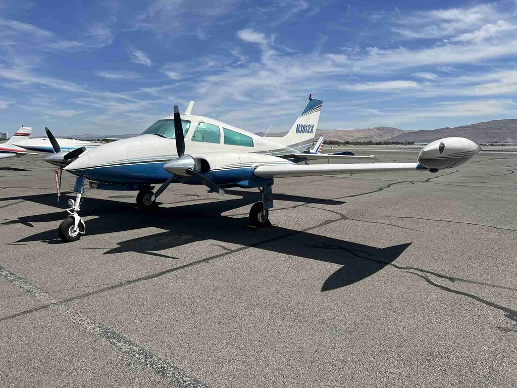 Cessna 310, fotografía 2 de 8