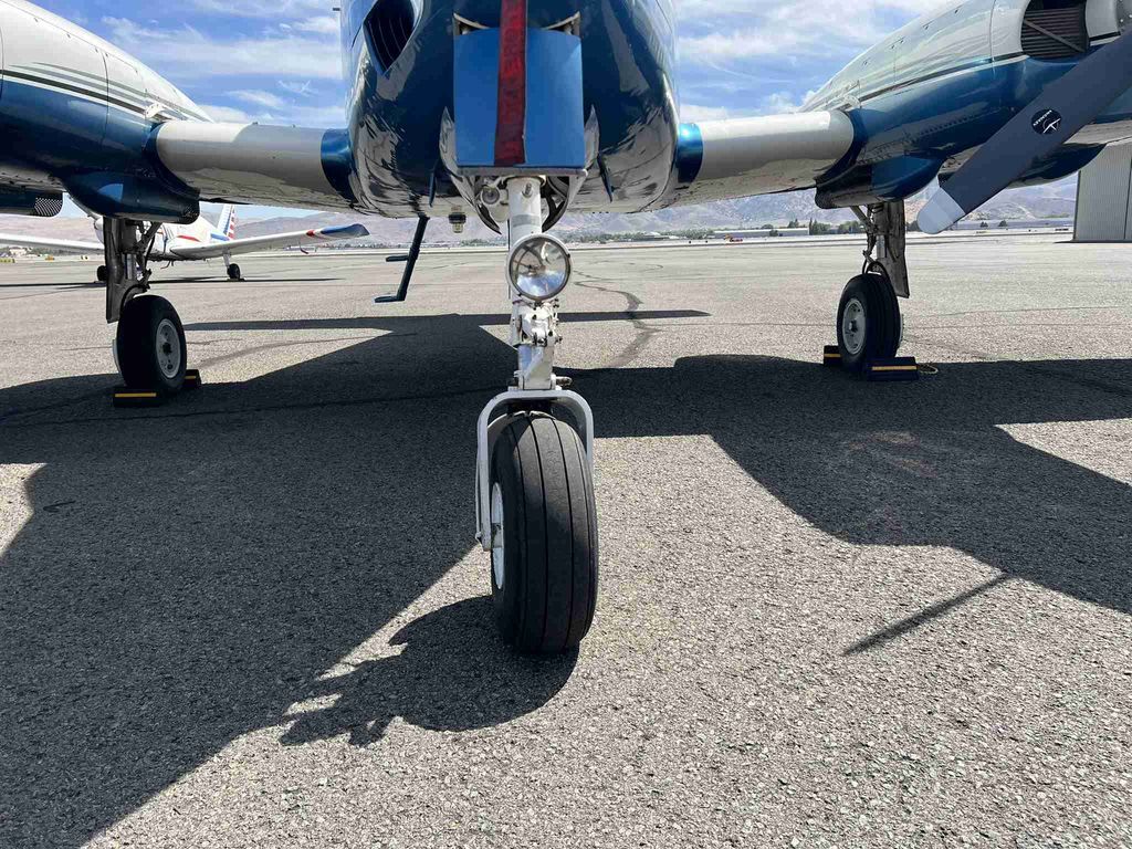 Cessna 310, fotografía 4 de 8