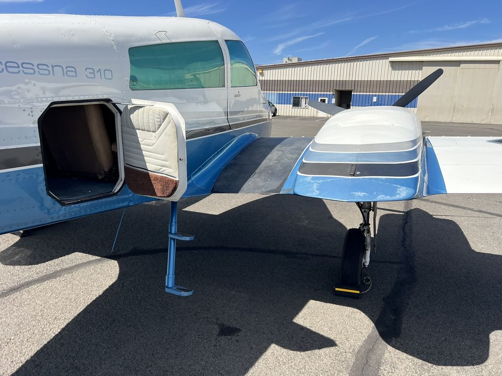 Cessna 310, fotografía 5 de 8
