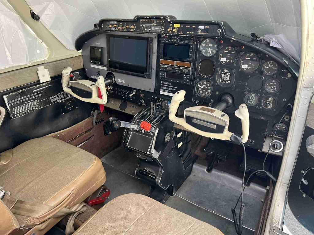 Cessna 310, fotografía 6 de 8