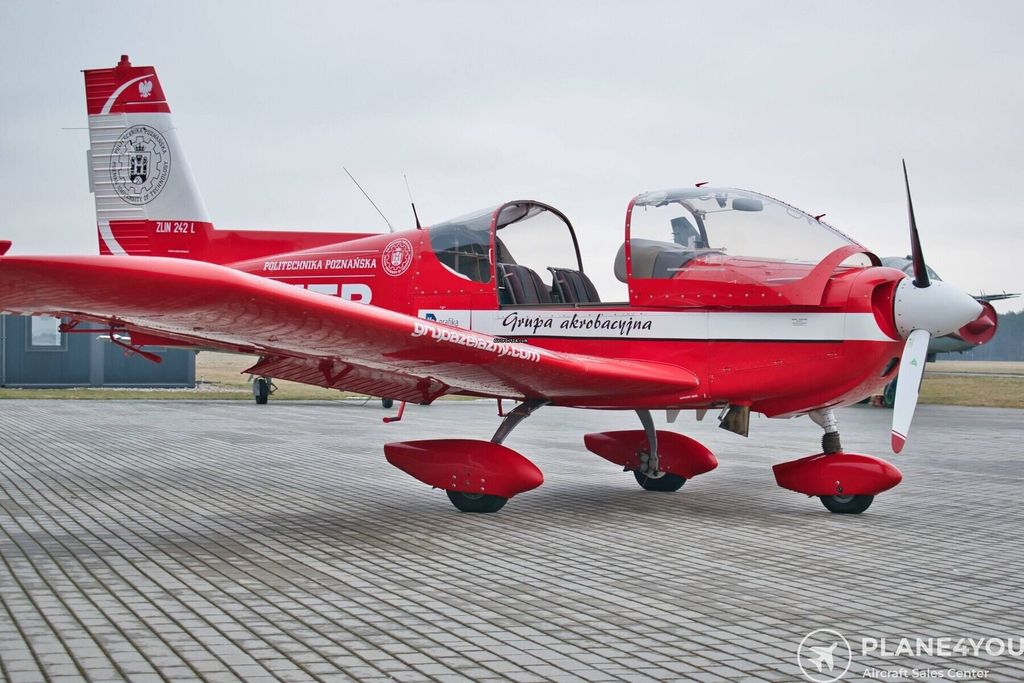 Zlin Z 242, fotografía 20 de 20