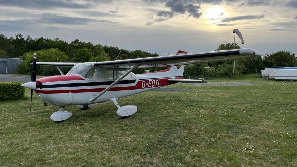 Reims Cessna F172N, fotografía 3 de 8