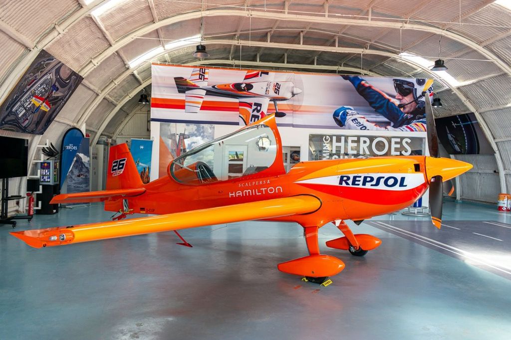 Extra 330LX, fotografía 2 de 8
