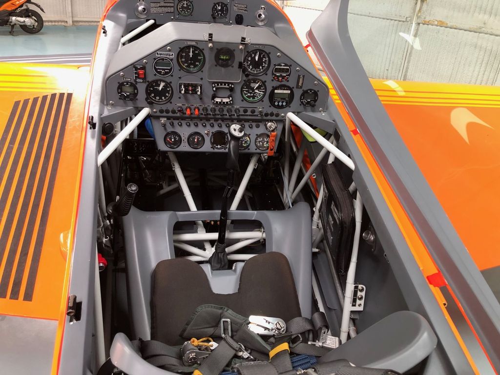 Extra 330LX, fotografía 5 de 8