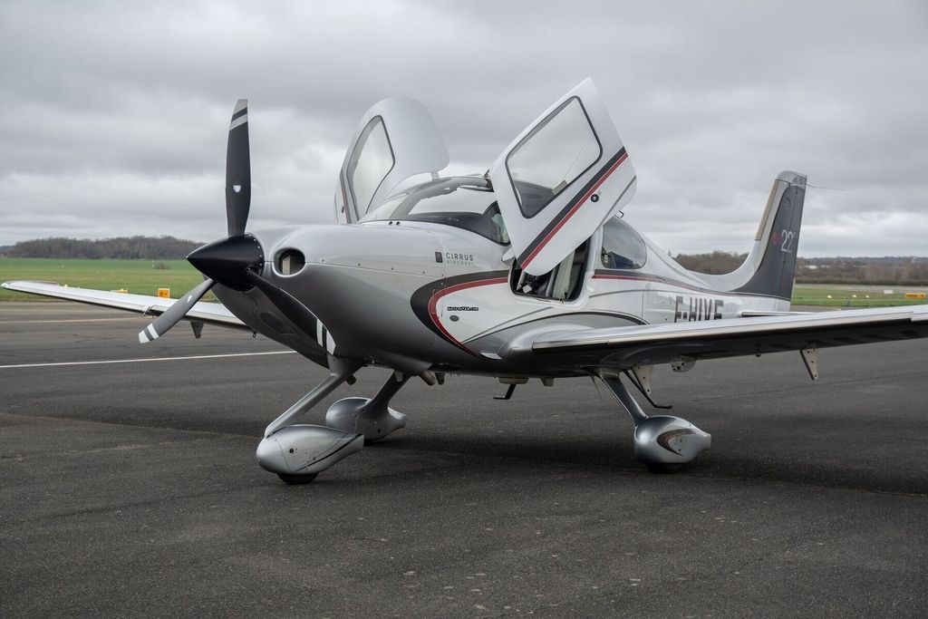 Cirrus SR22 PERSPECTIVE, fotografía 8 de 20