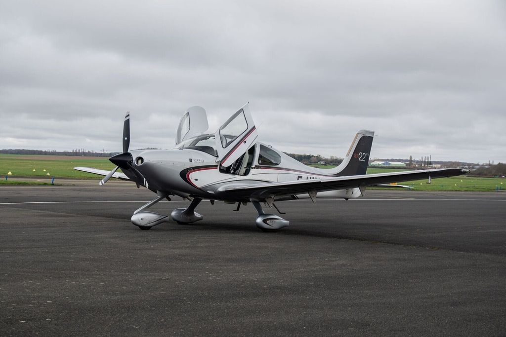 Cirrus SR22 PERSPECTIVE, fotografía 10 de 20