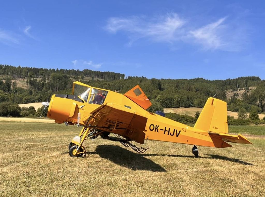 Zlin Z 37, fotografía 2 de 4