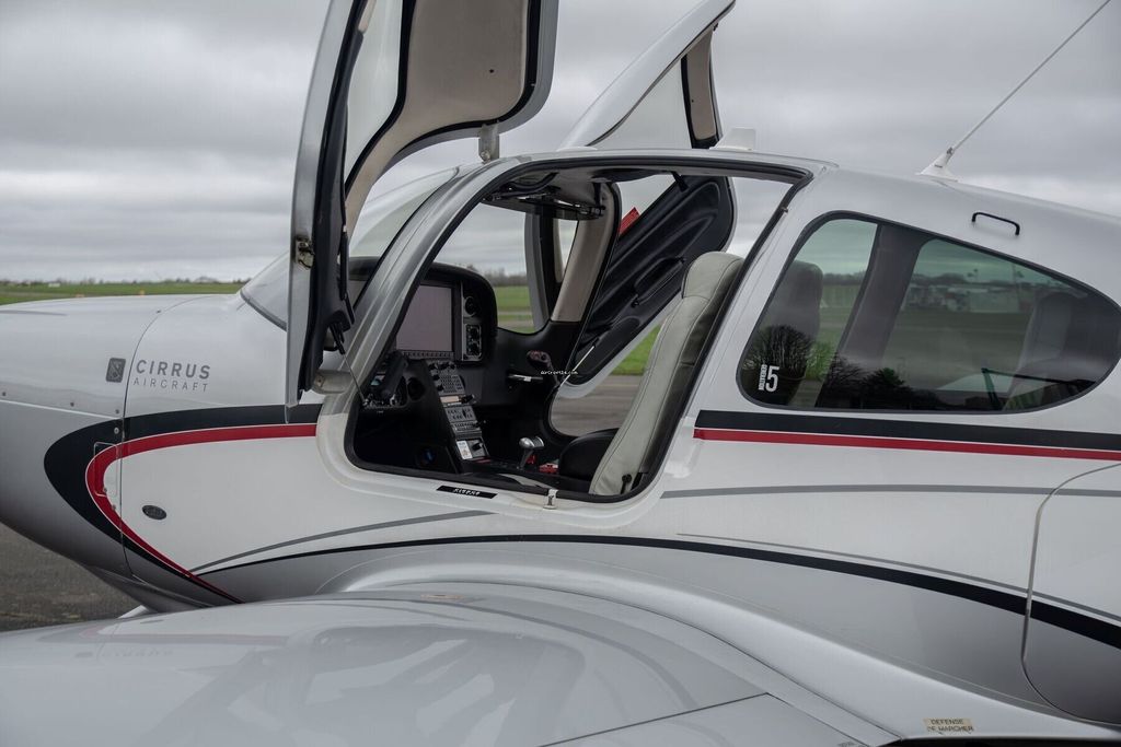 Cirrus SR22 PERSPECTIVE, fotografía 11 de 20