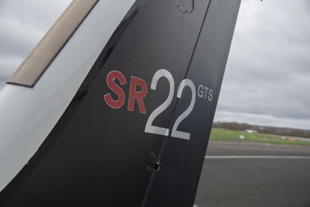 Cirrus SR22 PERSPECTIVE, fotografía 12 de 20