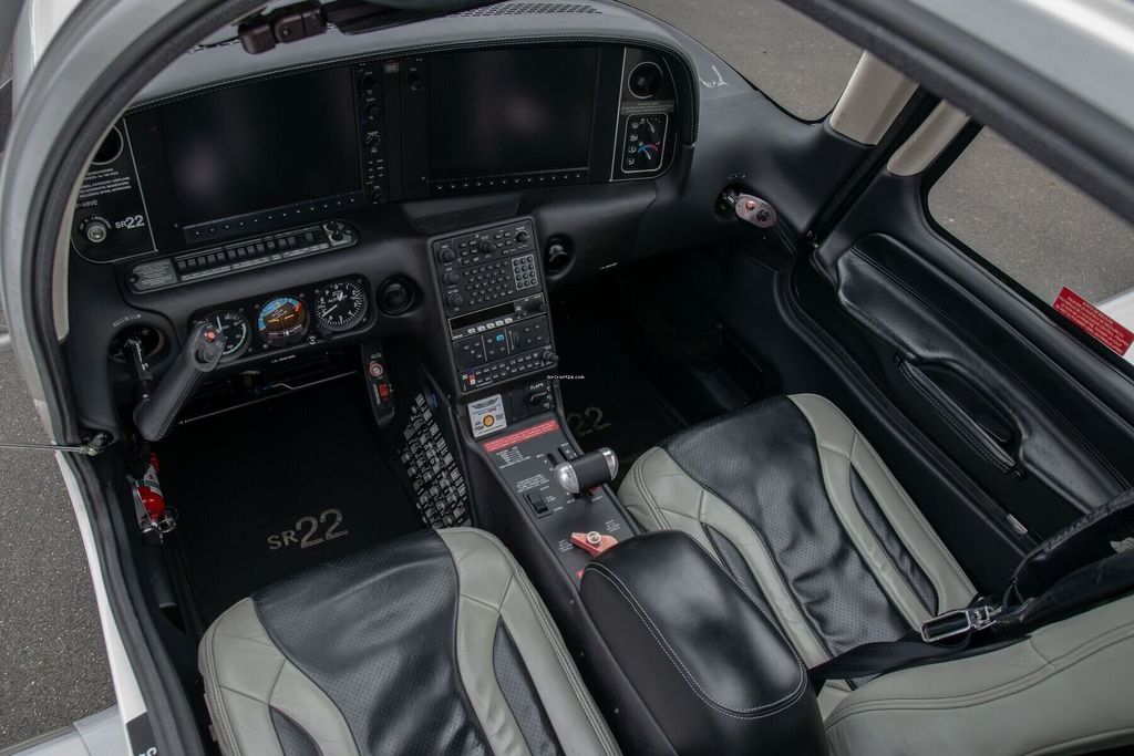 Cirrus SR22 PERSPECTIVE, fotografía 14 de 20