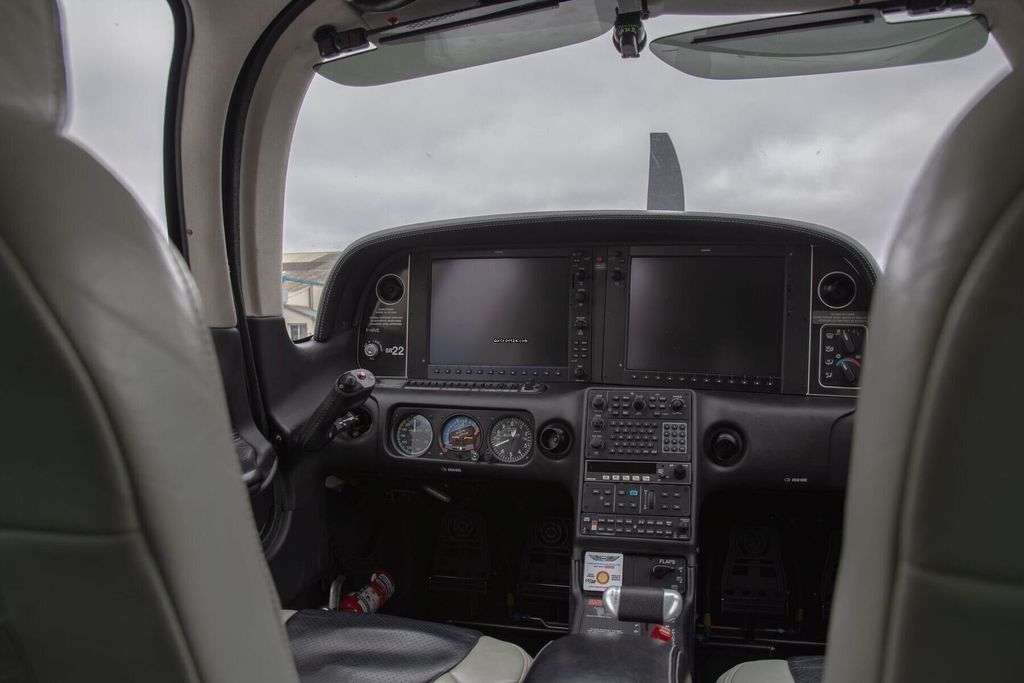 Cirrus SR22 PERSPECTIVE, fotografía 18 de 20