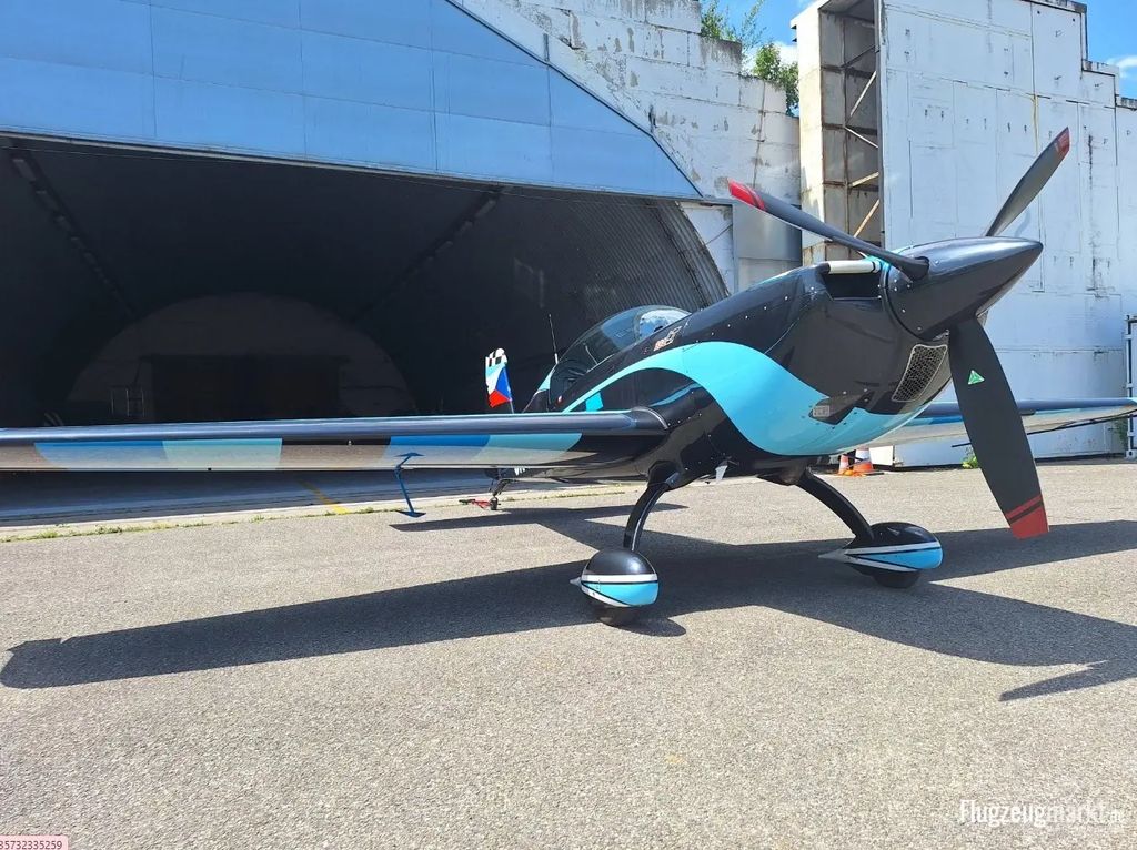Extra Extra 330LT, fotografía 2 de 5