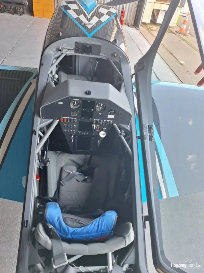 Extra Extra 330LT, fotografía 5 de 5