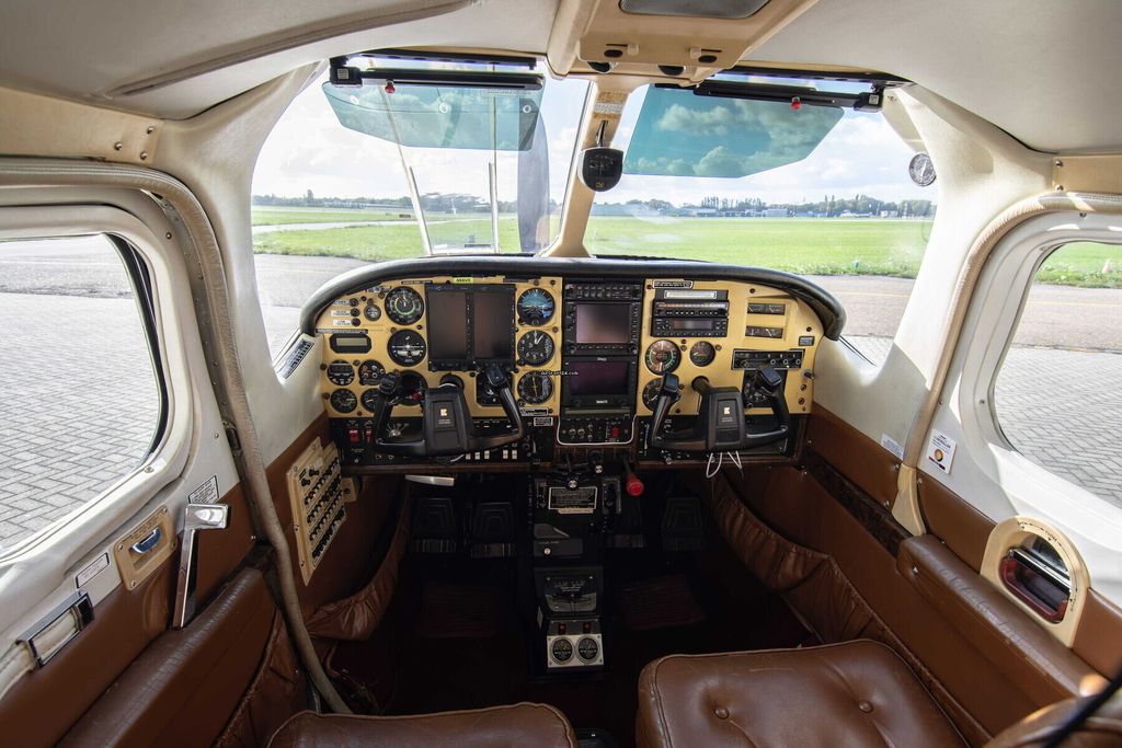 Cessna P210N Centurion II, Foto 16 von 19