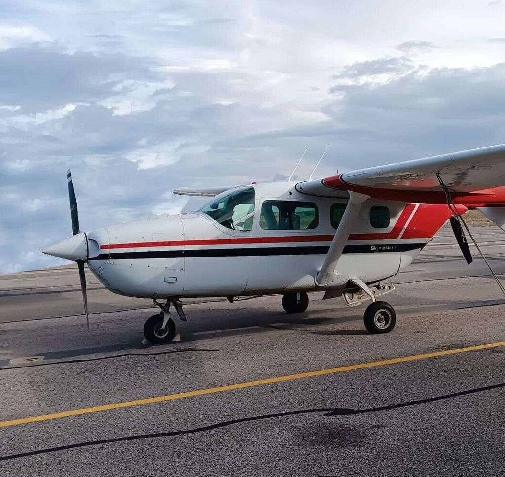 Cessna 337 G, fotografía 1 de 4
