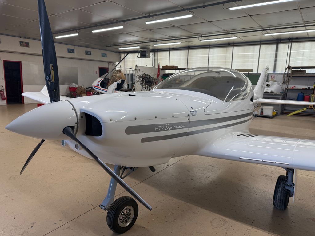 Aerospool WT9 train rentrant, Foto 1 von 3