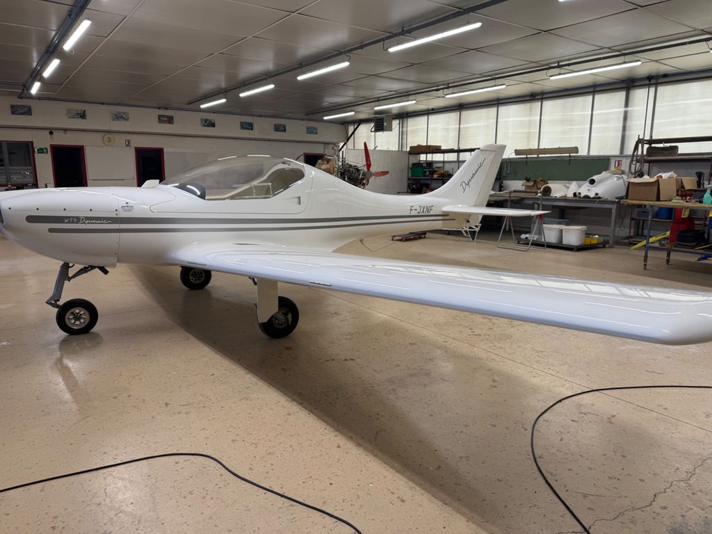 Aerospool WT9 train rentrant, Foto 2 von 3