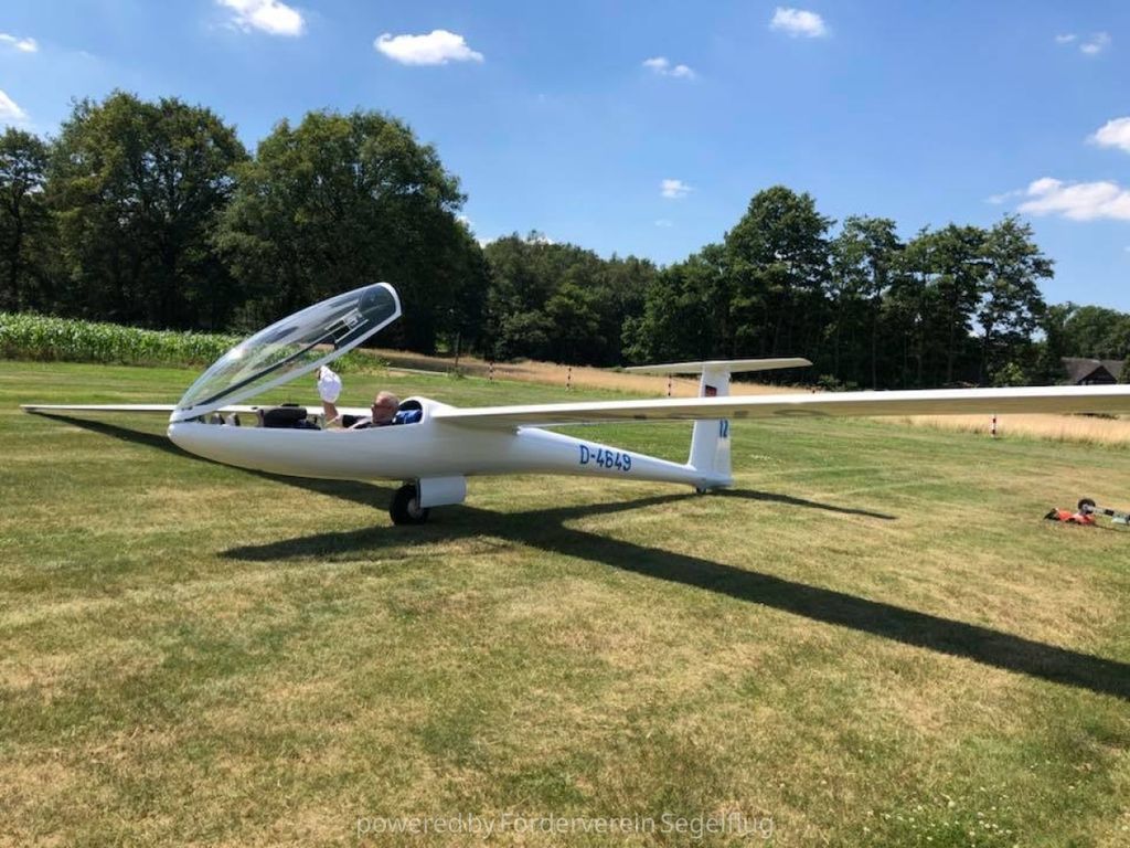 Schleicher ASW 12, photograph 4 of 10
