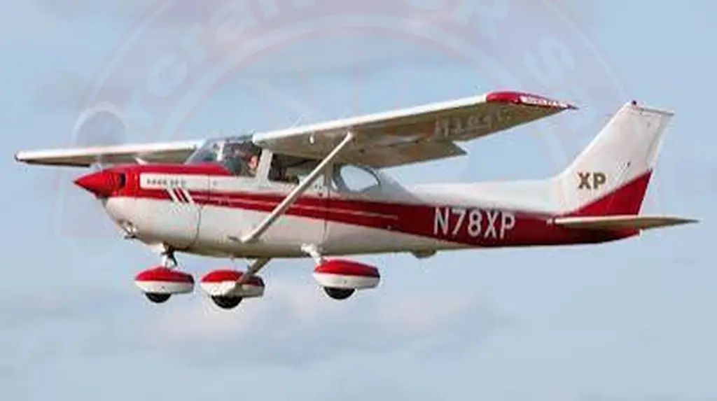 Cessna FR172K Hawk XP, fotografía 3 de 4