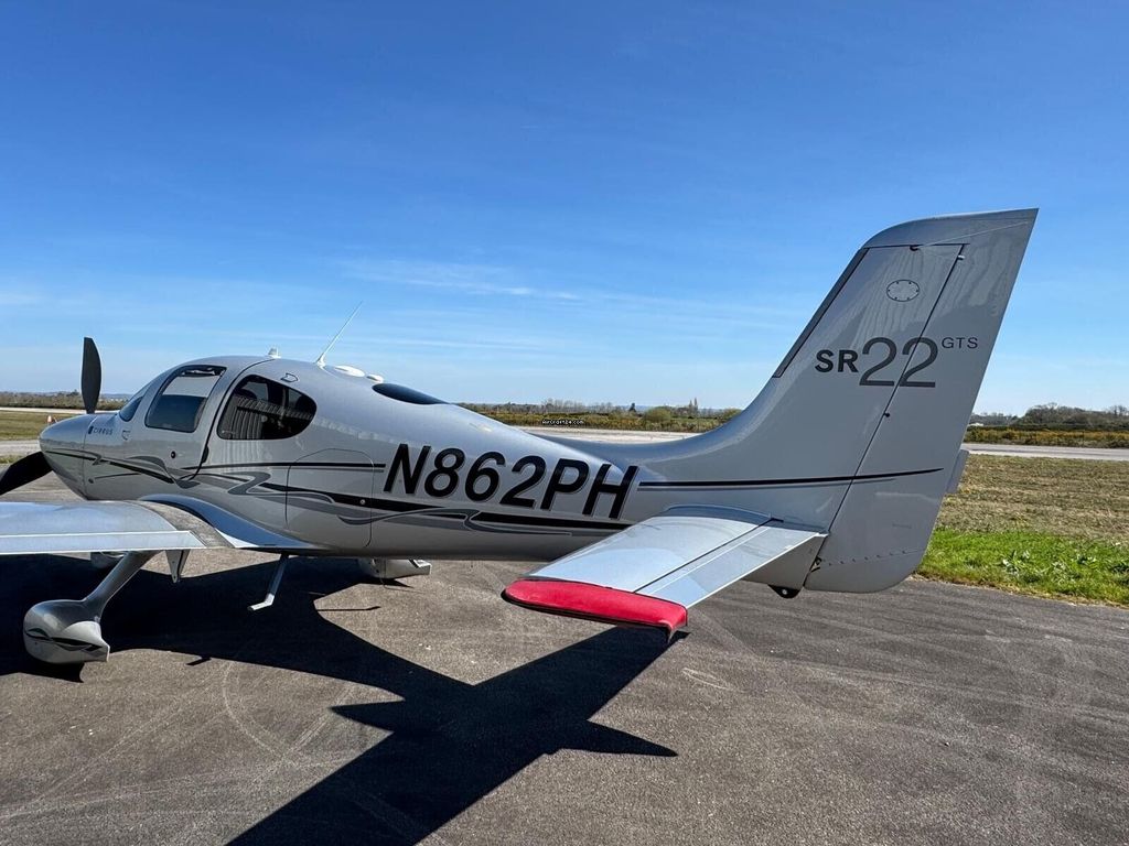 Cirrus SR22, fotografía 7 de 8