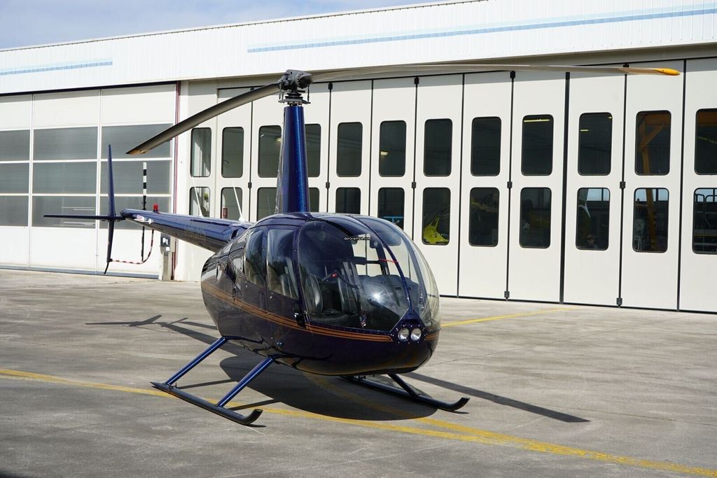 Robinson R44, fotografía 2 de 20