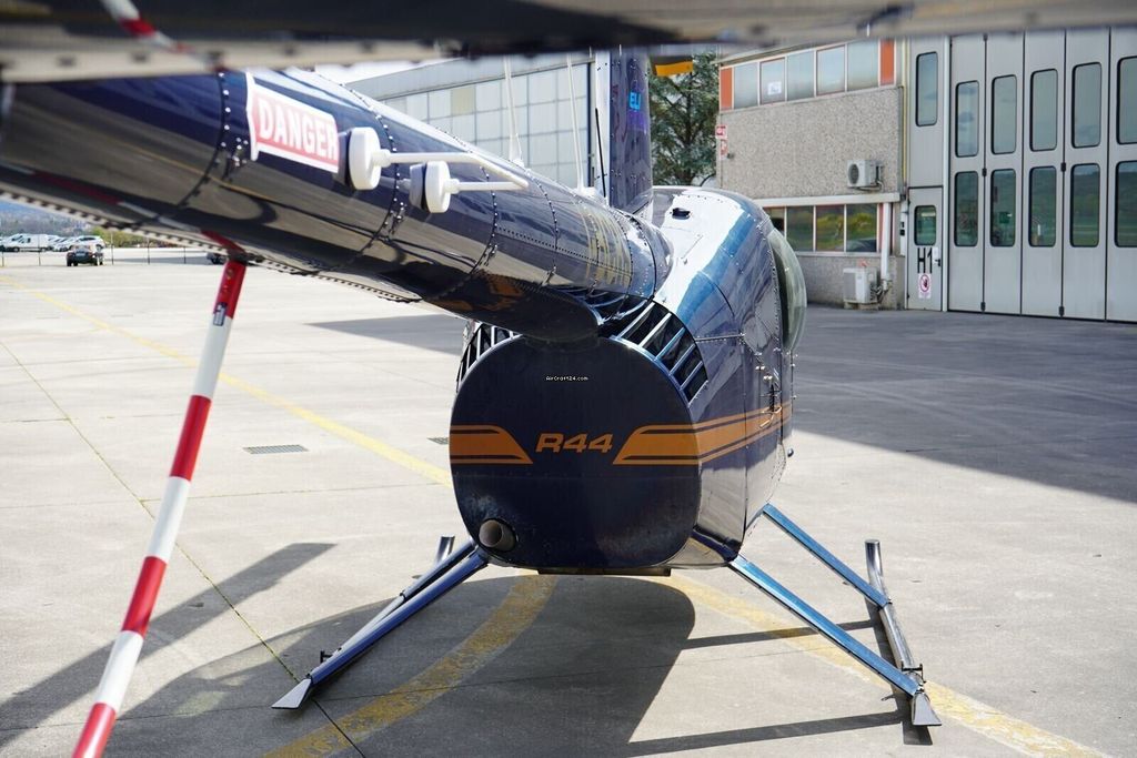 Robinson R44, fotografía 4 de 20