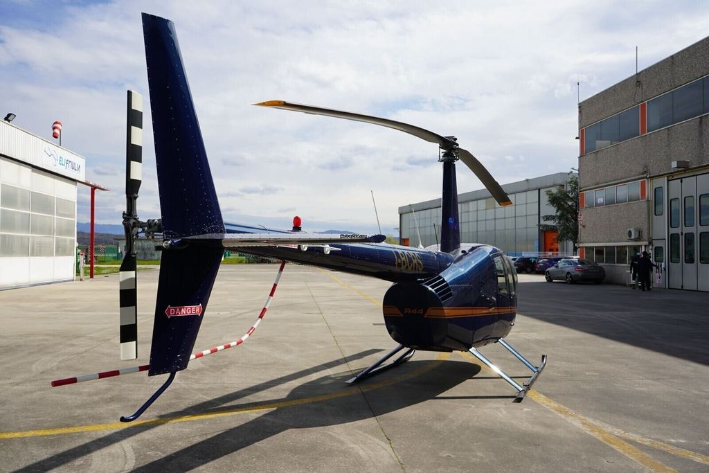 Robinson R44, fotografía 5 de 20