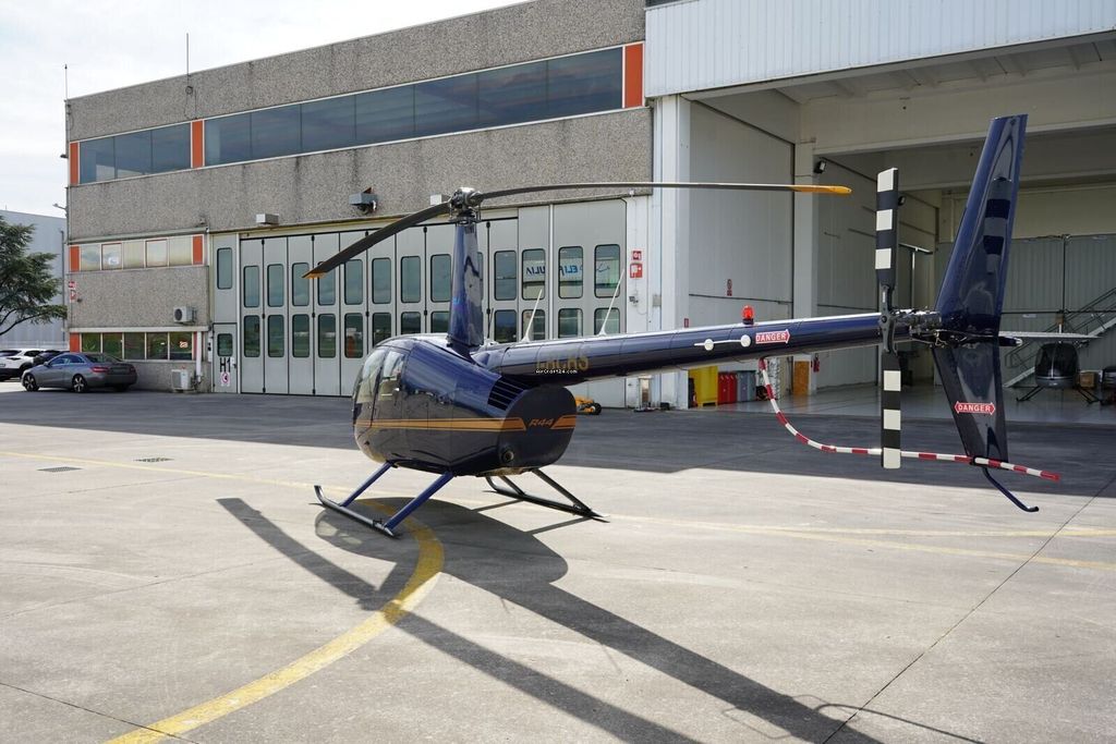 Robinson R44, fotografía 6 de 20