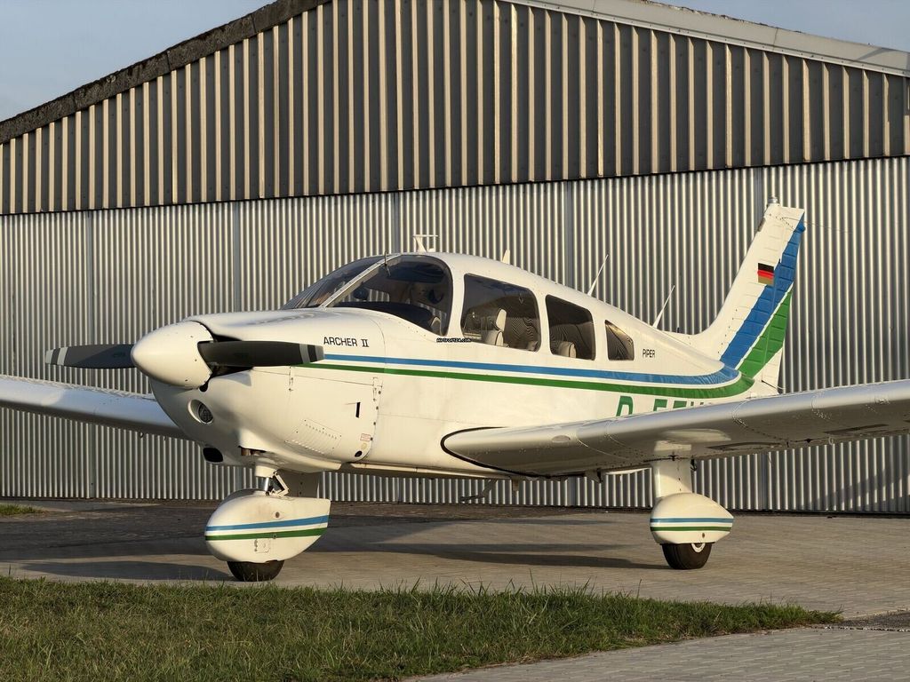 Piper PA-28, photo 1 sur 16