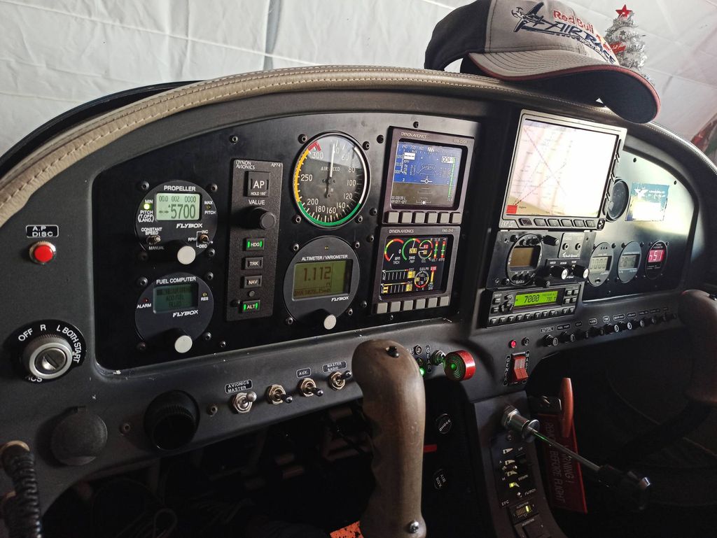 Alpi 300 hawk, fotografía 2 de 3