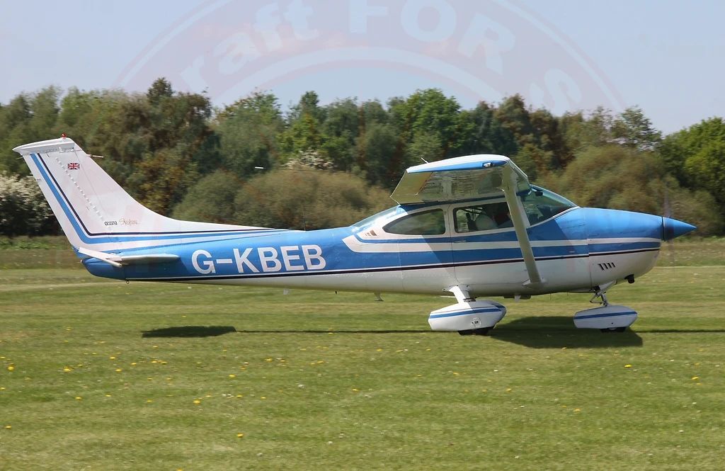 Cessna 182, photograph 1 of 12