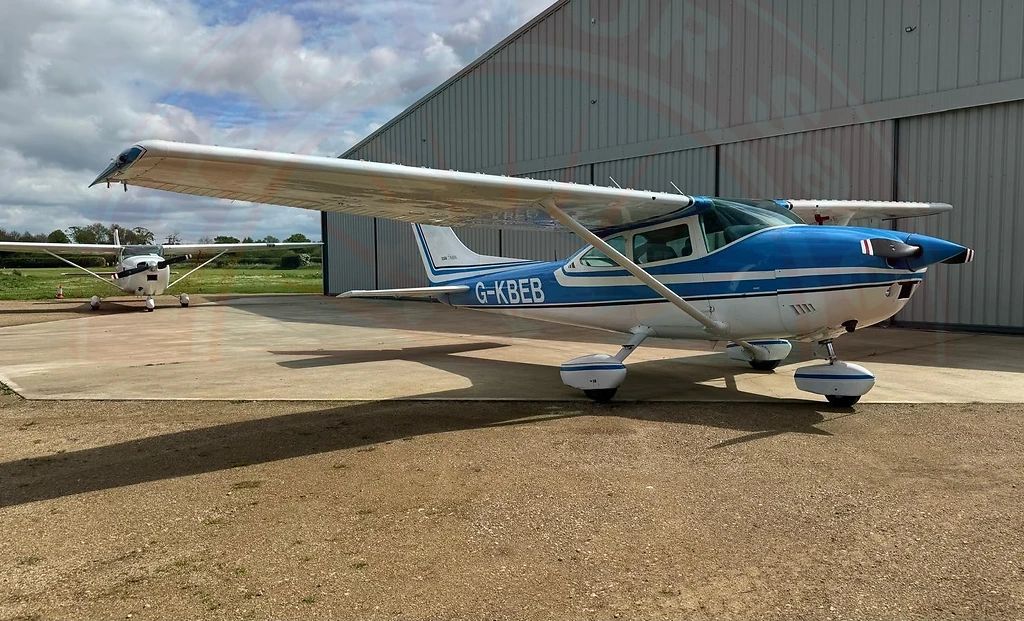 Cessna 182, photograph 2 of 12