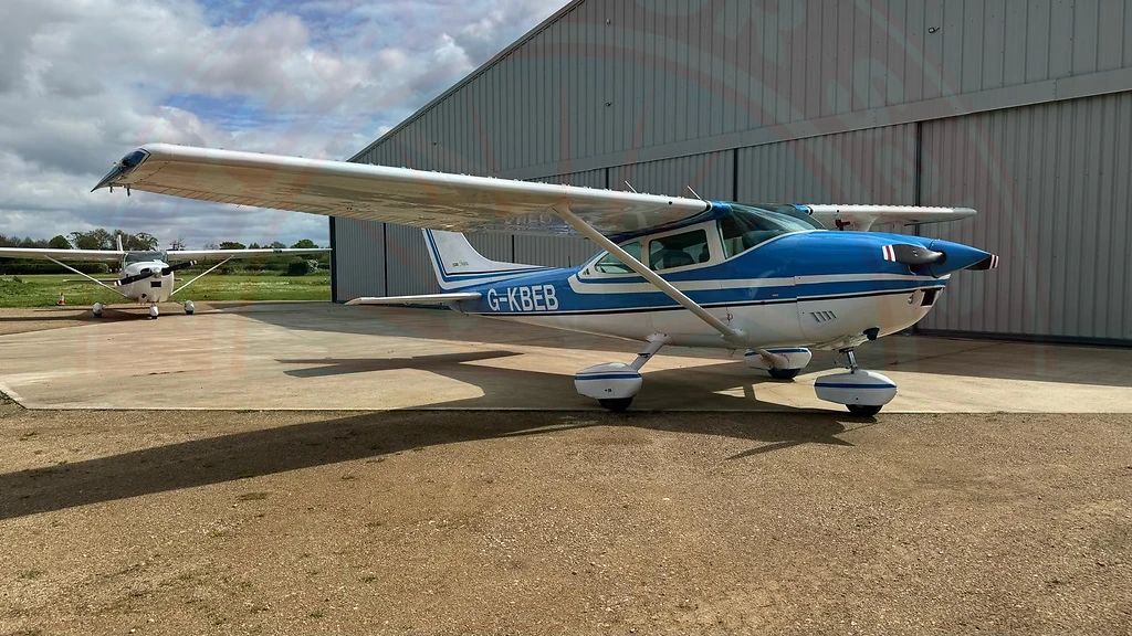 Cessna 182, photograph 3 of 12