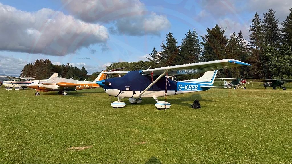 Cessna 182, photograph 4 of 12