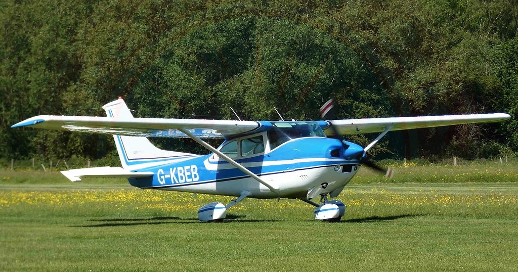 Cessna 182, photograph 6 of 12