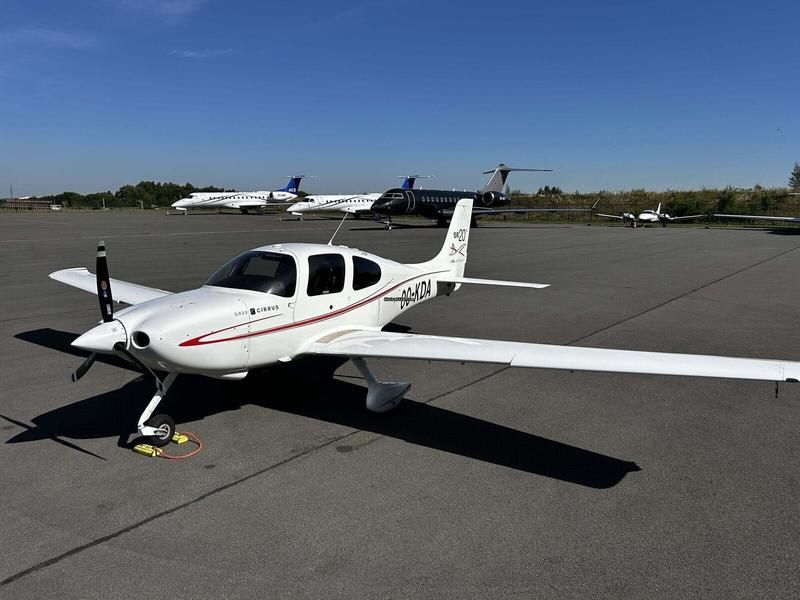 Cirrus SR20, fotografía 1 de 20