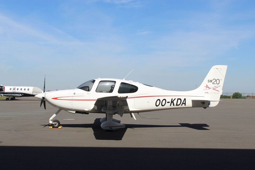 Cirrus SR20, fotografía 2 de 20